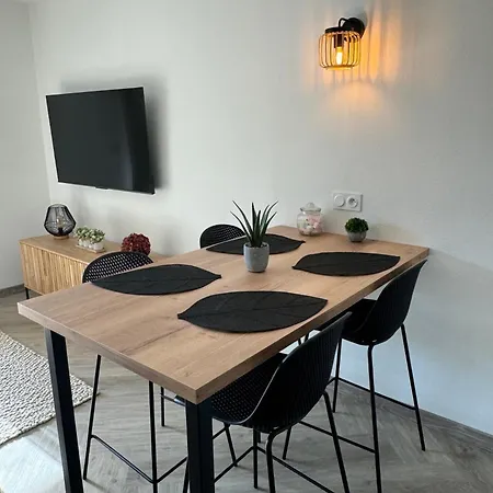 Terrasse Et Jardin * Saint-Julien-les-Villas